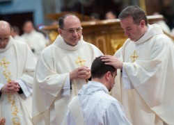 ĐTC chúc lành cho cuộc đọc kinh Mân Côi tiếp sức toàn cầu cầu nguyện cho các linh mục
