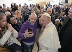 Đức Thánh Cha viếng thăm giáo xứ Thánh Phaolô Thánh giá  (Vatican Media)