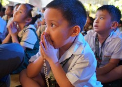 Trẻ em Phillippines tham gia lần chuỗi