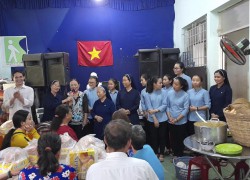 Các em Chuẩn Sinh Khiết Tâm Đức Mẹ thăm Hội Người Mù Thị xã Ninh Hòa