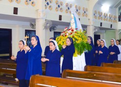 Hội dòng Khiết Tâm Khai Mạc Tháng Hoa Kính Mẹ Maria