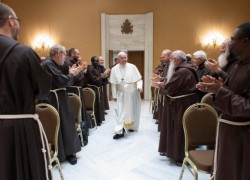 ĐTC gặp các tu sĩ Phanxicô tại cộng đoàn Marche vào năm 2019  (Vatican Media)