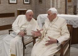 ĐTC Phanxicô và Đức nguyên Giáo hoàng Biển Đức XVI  (Vatican Media)