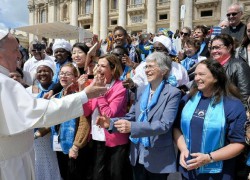 ĐTC chào một số thành viên của Liên minh Thế giới các Tổ chức Phụ nữ Công giáo