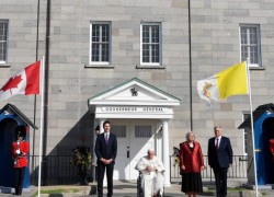 ĐTC thăm hữu nghị Toàn quyền Canada và Thủ tướng tại Dinh “Citadelle de Québec”