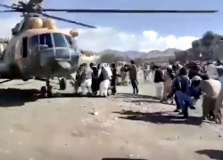 Người Afghanistan chạy trốn khi Taliban chiếm Kabul