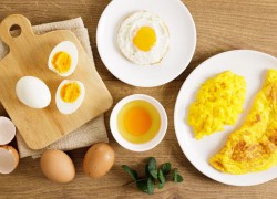 So sánh mức bổ dưỡng của trứng luộc và trứng rán