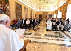 ĐTC tiếp Hội đồng các dòng truyền giáo ở Ý  (VATICAN MEDIA Divisione Foto)