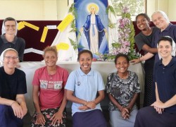 Các Nữ tu Nữ tử Bác ái phục vụ người nghèo ở Quần đảo Solomon