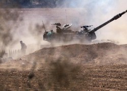 Xe tăng và binh lính từ Israel tập trung gần biên giới Israel với Dải Gaza, ở miền nam Israel