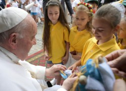 ĐTC Phanxicô và một số trẻ em tại Vatican (04 06 2022)  (Vatican Media)