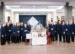 Chị em Hội dòng Khiết Tâm Đức Mẹ Nha Trang đã đến kính viếng và hiệp dâng Thánh Lễ cầu nguyện cho cha Giuse TRƯƠNG PHÚC TINH