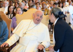 ĐTC Phanxicô gặp gỡ các tu sĩ dòng Thánh Tâm Chúa Giêsu và Mẹ Maria và các nữ tu Chúa Cứu Thế  (VATICAN MEDIA Divisione Foto)