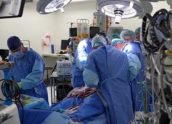 Một Bệnh Nhân Úc Đã Trở Thành Người Đầu Tiên Trên Thế Giới Xuất Viện Với Trái Tim Nhân Tạo