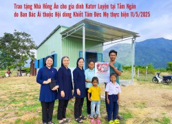 Trao tặng Nhà Hồng Ân cho gia đình Katơr Luyện tại Tầm Ngân do Ban Bác Ái Hội dòng Khiết Tâm Đức Mẹ thực hiện ​​​​​​​