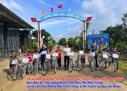 Trao tặng 40 xe đạp cho các học sinh...