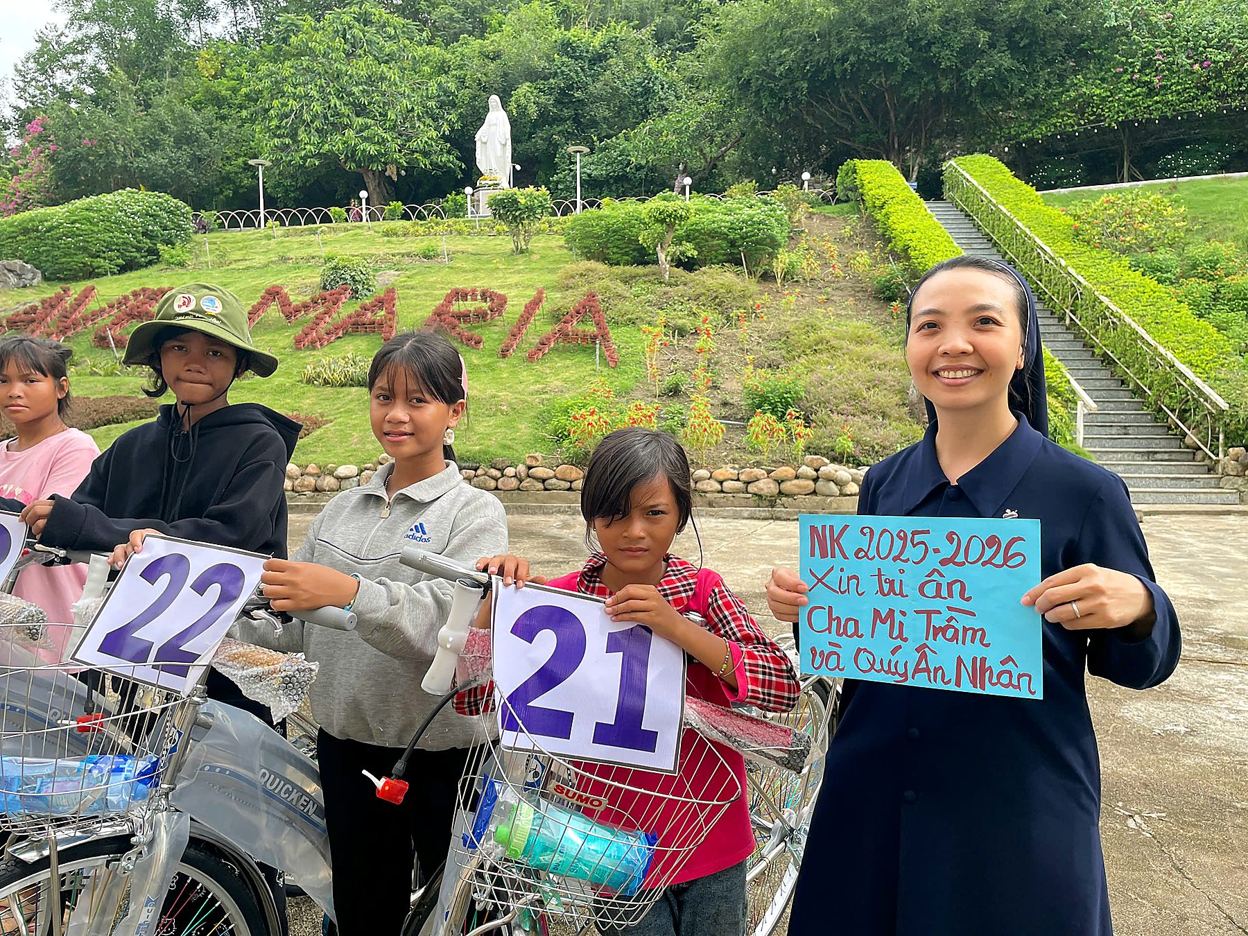 dong khiet tam duc me - xe dap (3)