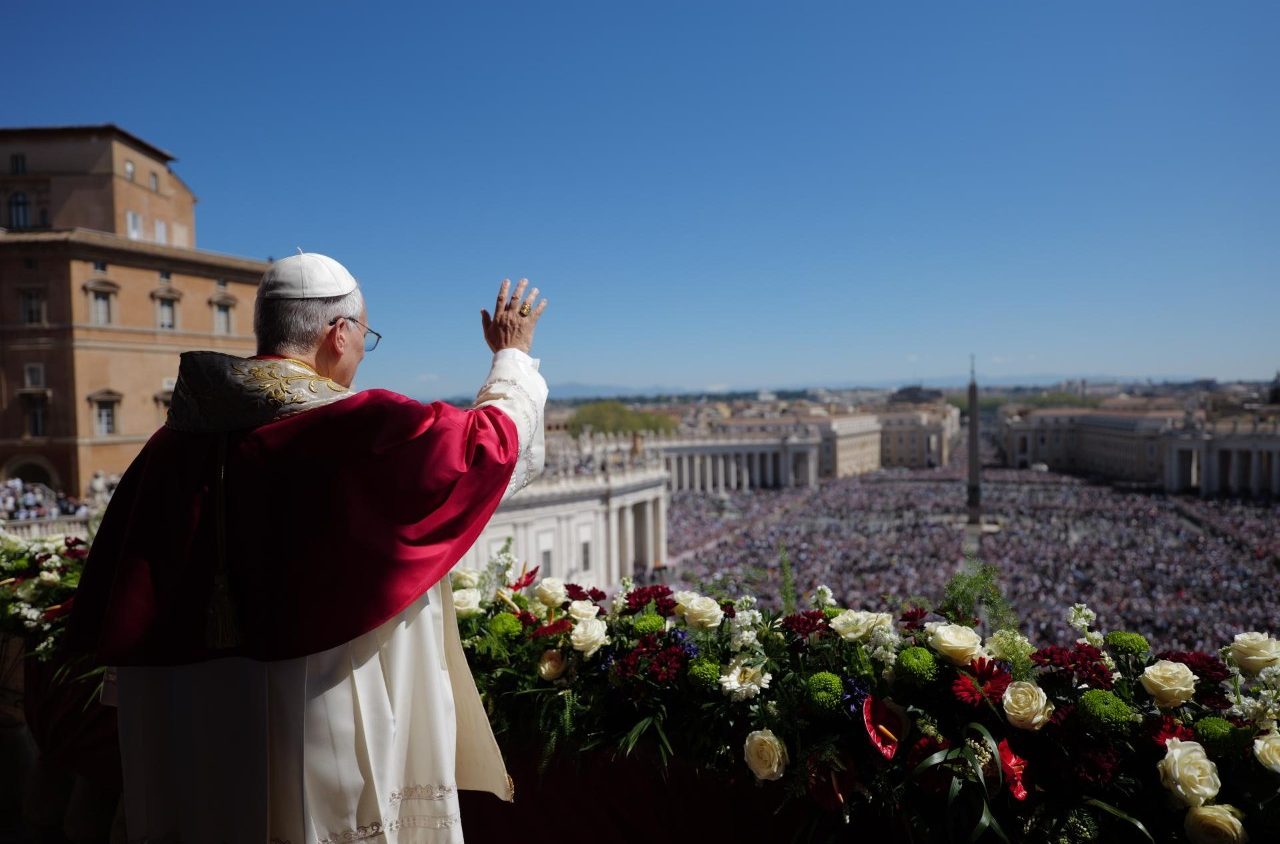 Sứ điệp Urbi et Orbi (5/4): Sức mạnh của Đức Kitô phục sinh hoàn toàn phi bạo lực - Vatican News