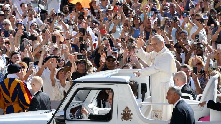 Đức Lêô XIV: Giáo hội được kêu gọi phục vụ nhân loại, vạch rõ những mâu thuẫn của xã hội