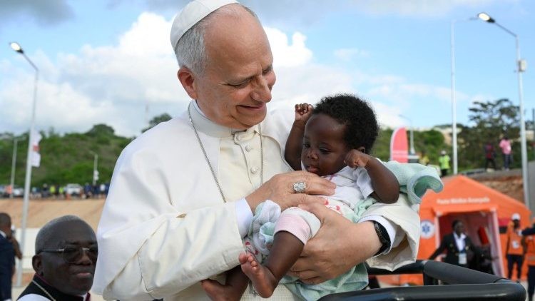 Ngày thứ bảy tại châu Phi, Đức Lêô mời gọi Angola yêu thương với trái tim người mẹ
