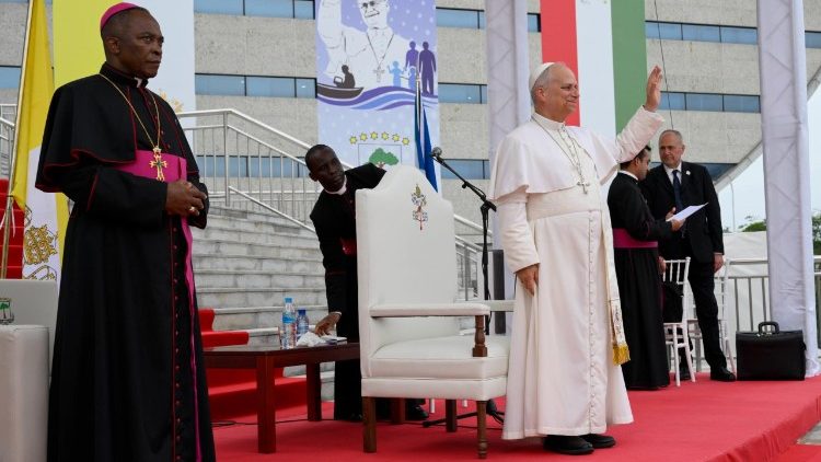 Ngày tông du thứ chín tại châu Phi: Từ Angola đến Guinea Xích Đạo