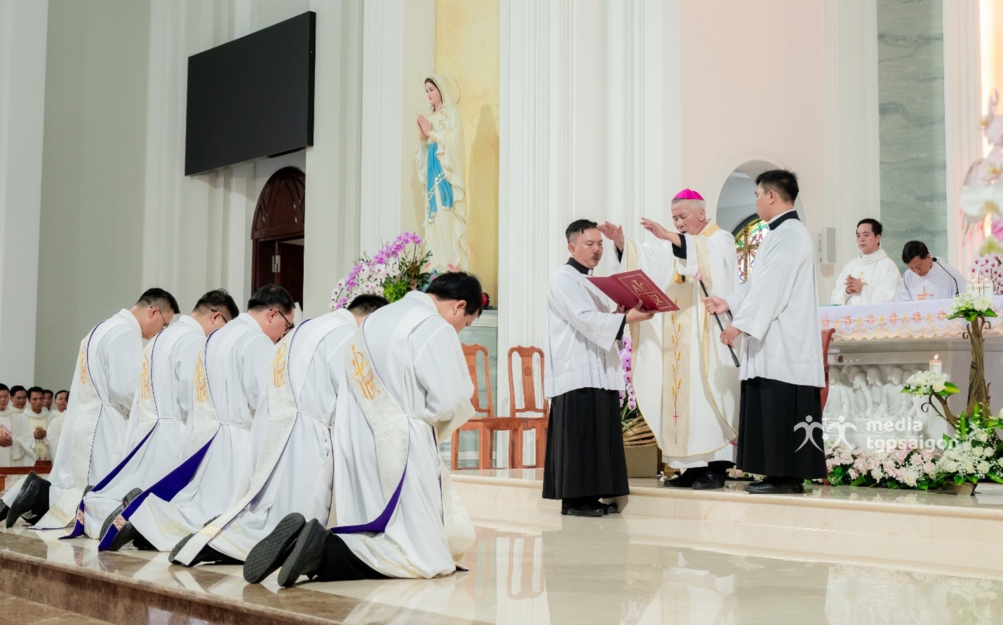 Hội Thừa sai Việt Nam: Thánh lễ truyền chức linh mục cho 5 thầy phó tế