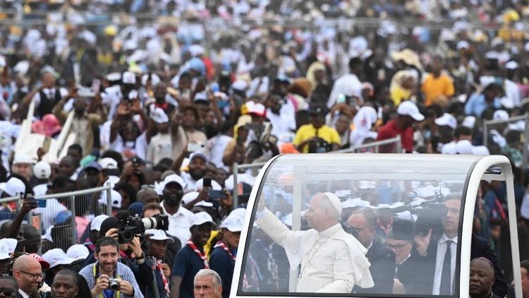 Đức Lêô XIV với giới nhạc sĩ, truyền giáo và y tế trong Thánh lễ ở Kilamba