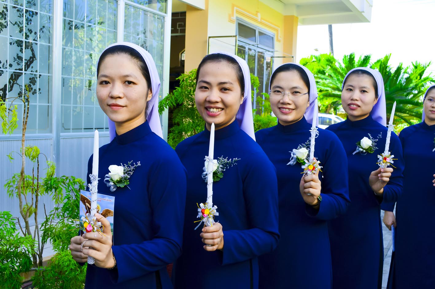 Các nữ tu lớp Ngân chuẩn bị bước vào Lễ Khấn Lần Đầu 05.2019