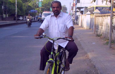 Cha Vinod Kanatt -  Ông cha xe đạp tại Ấn Độ