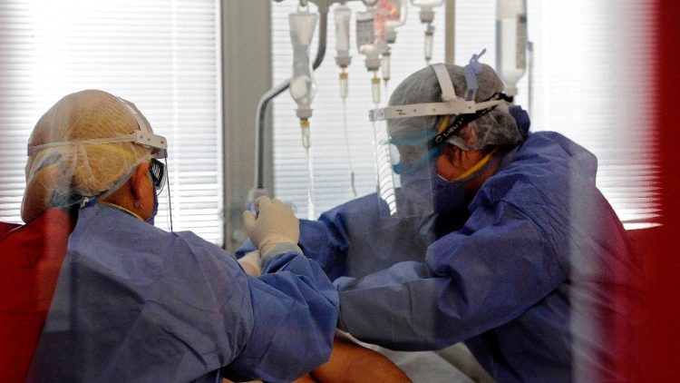 Nhân viên y tế chăm sóc các bệnh nhân Covid 19 ở Argentina  (AFP or licensors)