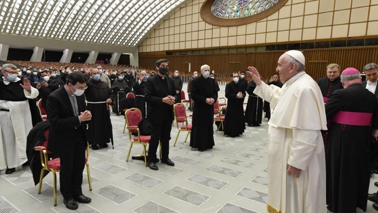 ĐTC gặp các nhân viên Tòa Ân giải Tối cao và các linh mục giải tối  (Vatican Media)