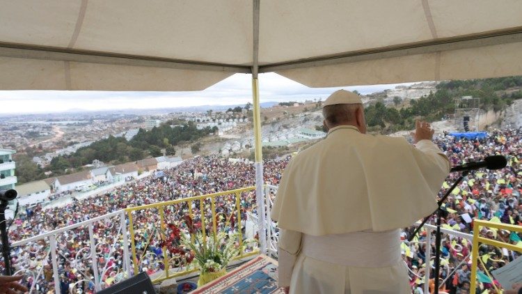 Số tín hữu Công giáo gia tăng: 1 tỷ 345 triệu Hồng Thủy - Vatican News