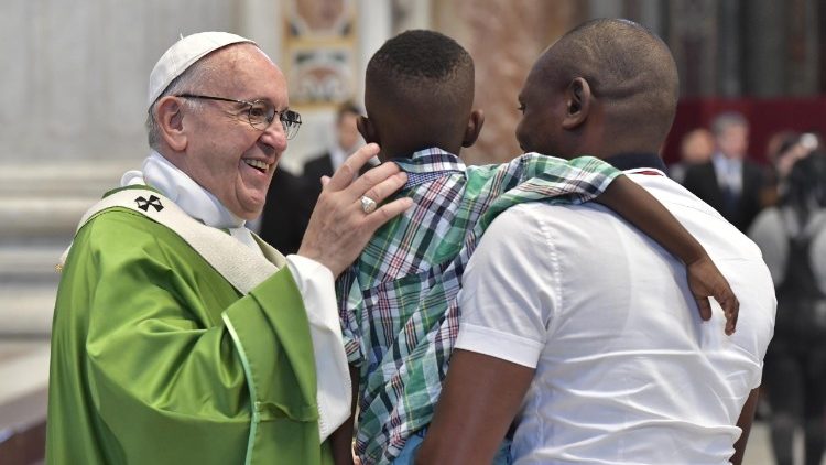 Sau thánh Lễ với người di cư (2018)  (Vatican Media)