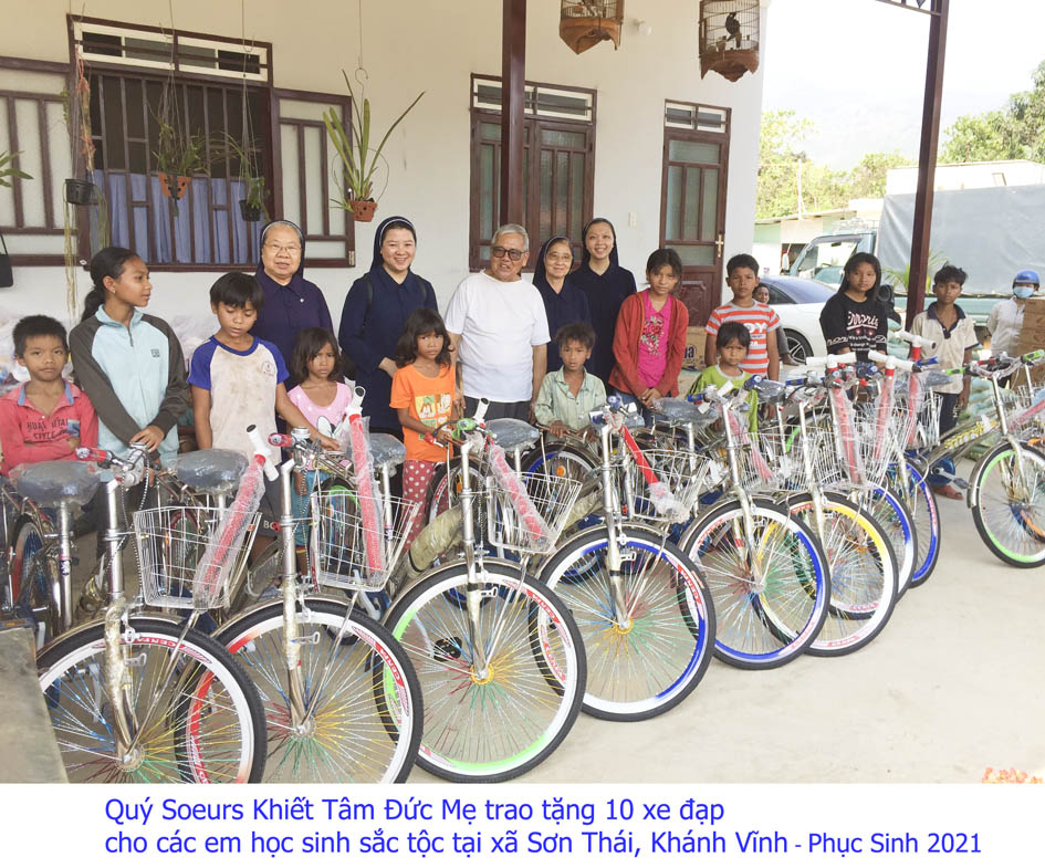 Nhật Ký trao tặng 40 chiếc xe đạp và 200 phần quà Phục Sinh cho bà con sắc tộc