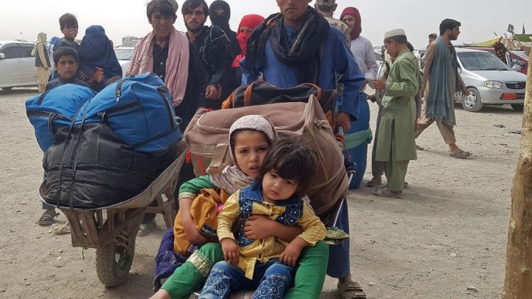 Người dân Afghanistan từ Pakistan trở về nước sau khi Taliban chiếm Afghanistan  (AFP or licensors)