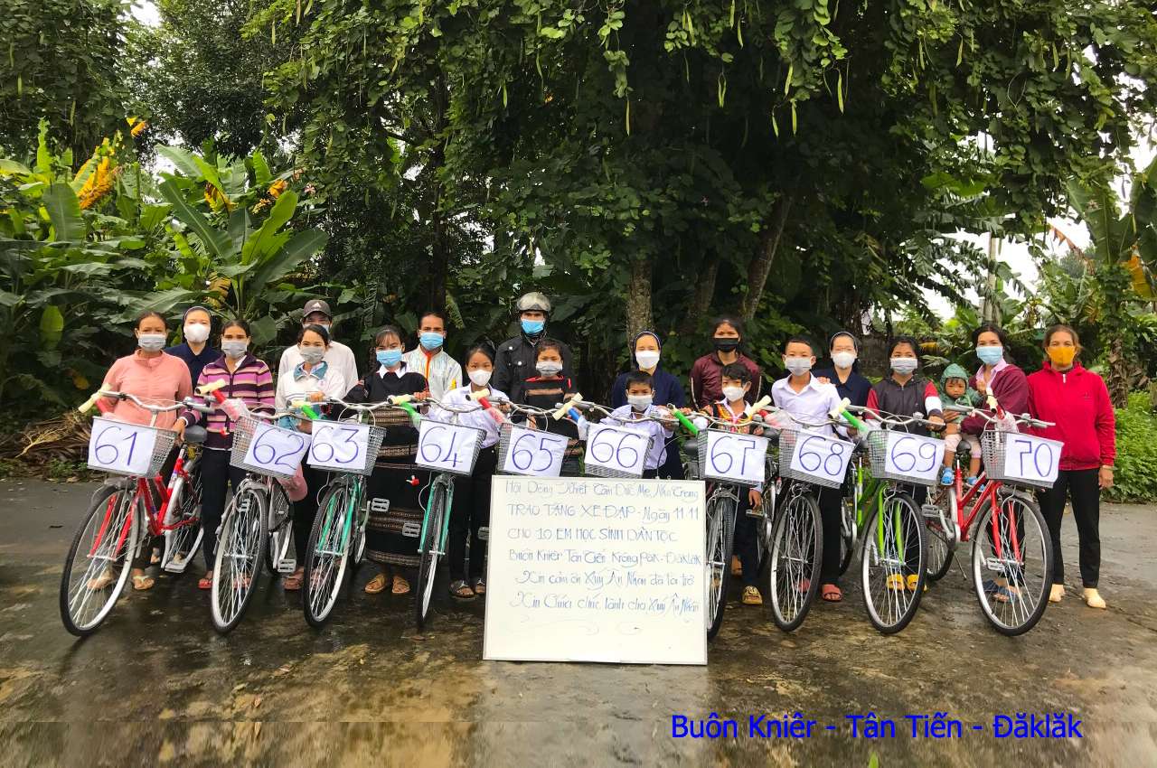 Dòng Khiết Tâm Đức Mẹ: Trao tặng 100 xe đạp cho học sinh đồng bào hiếu học