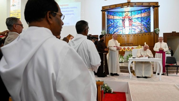 Gặp gỡ các Giám mục, linh mục, tu sĩ, chủng sinh và nhân viên mục vụ  (Vatican Media)