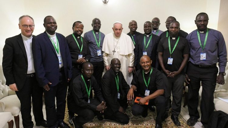 ĐTC gặp các tu sĩ dòng Tên trong chuyến thăm CHDC Congo và Nam Sudan  (Vatican Media)