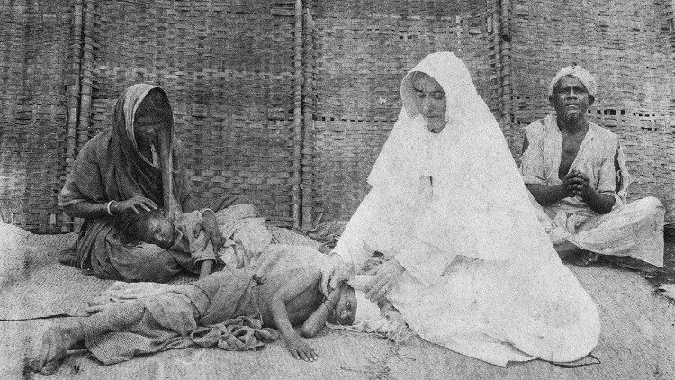 Sơ Mary Glowrey chăm sóc người bệnh ở Guntur, Ấn Độ vào năm 1925  (Courtesy of the Catholic Women’s League of Victoria and Wagga Wagga Inc  All rights reserved)