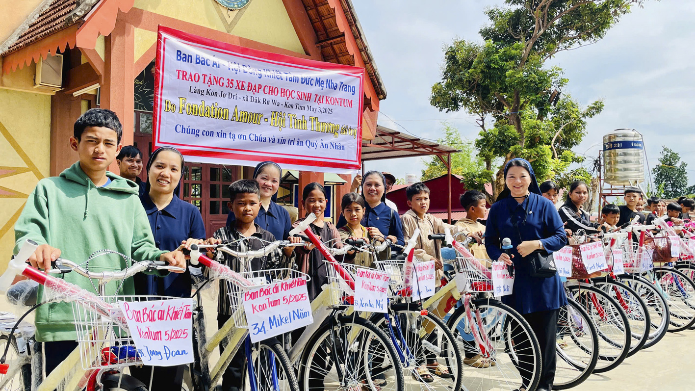 35 Chiếc Xe Đạp Mang Niềm Vui Của Các Cháu Học Trò Vùng Núi Kon Jơ Dri - Kontum