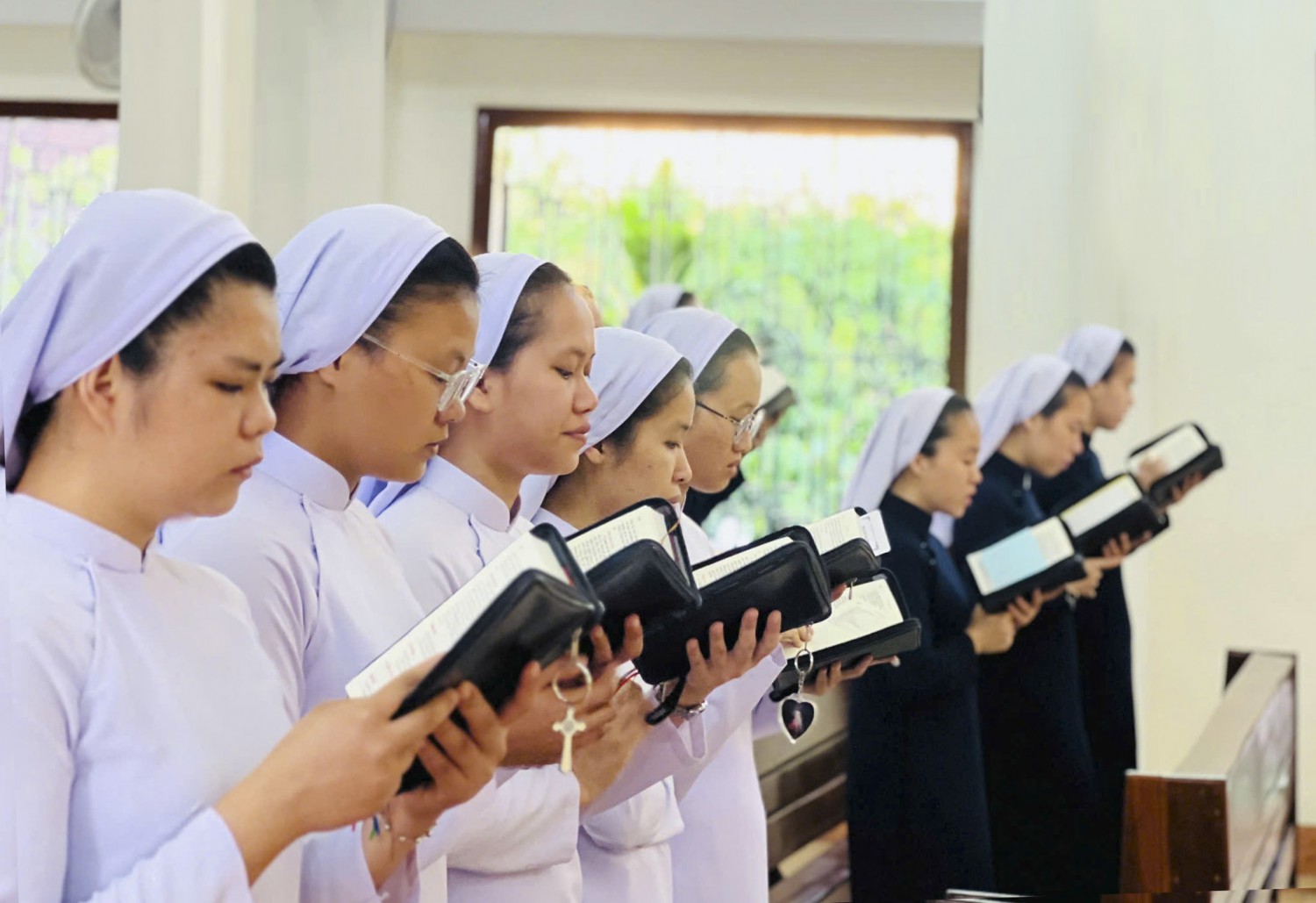 Hội dòng Khiết Tâm Đức Mẹ mừng vui tạ ơn Chúa với 6 Tập Sinh và 5 Tiền Tập Sinh 2025