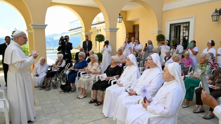 Đức Giáo hoàng Lêô XIV thăm Nhà dưỡng lão “Santa Marta” tại Castel Gandolfo