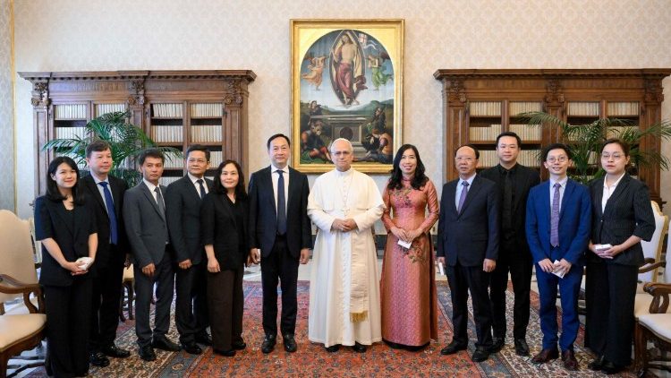 Đức Thánh Cha Lêô XIV tiếp Nhóm Công tác hỗn hợp Việt Nam – Tòa Thánh  (@Vatican Media)
