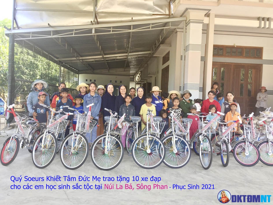 Tặng 40 xe đạp cho học sinh dân tộc nghèo