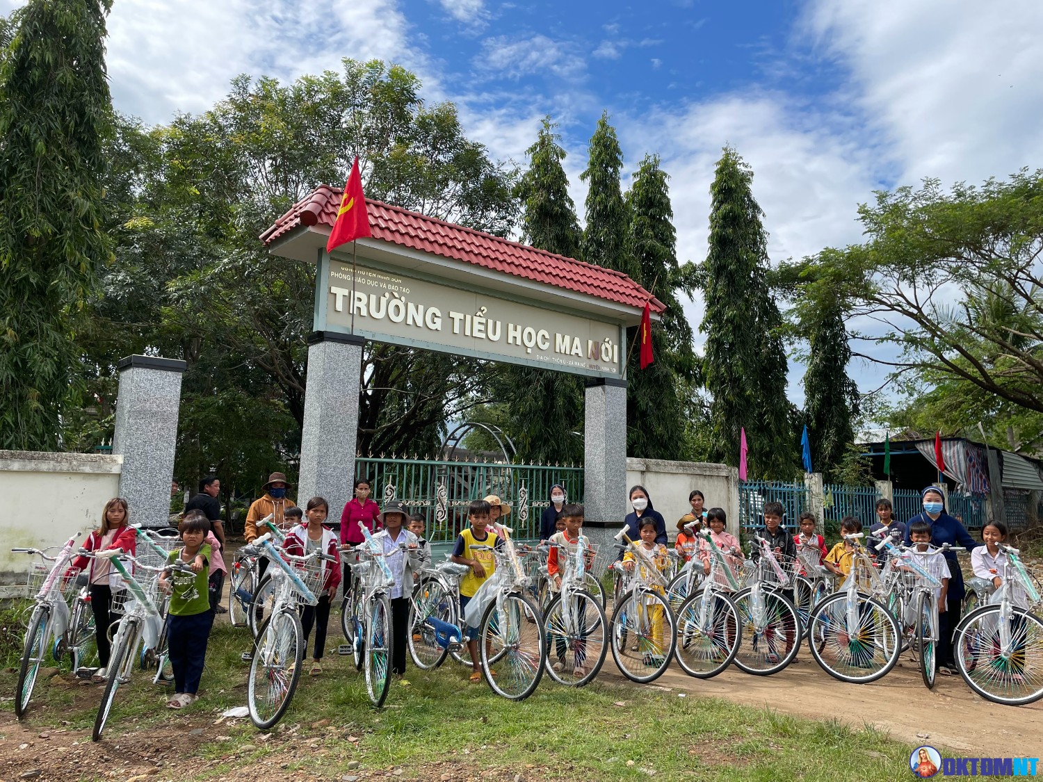 Trao tặng 43 xe đạp học sinh dân tộc Ma Nới và Ninh Tây 9.2022