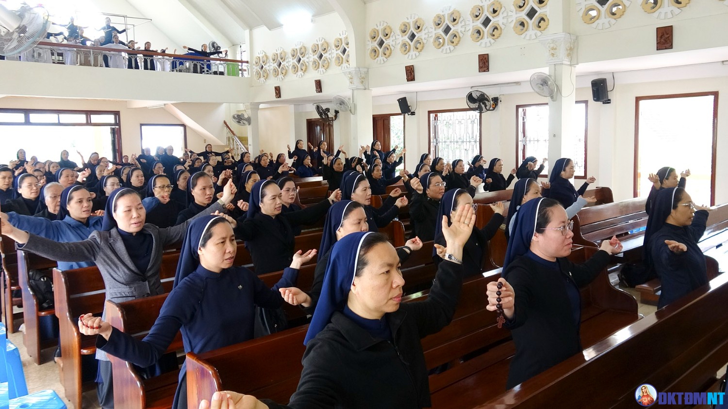 Hội Dòng Khiết Tâm Đức Mẹ: Thánh Lễ Tạ Ơn Tất Niên Và Mừng Năm Mới 2025