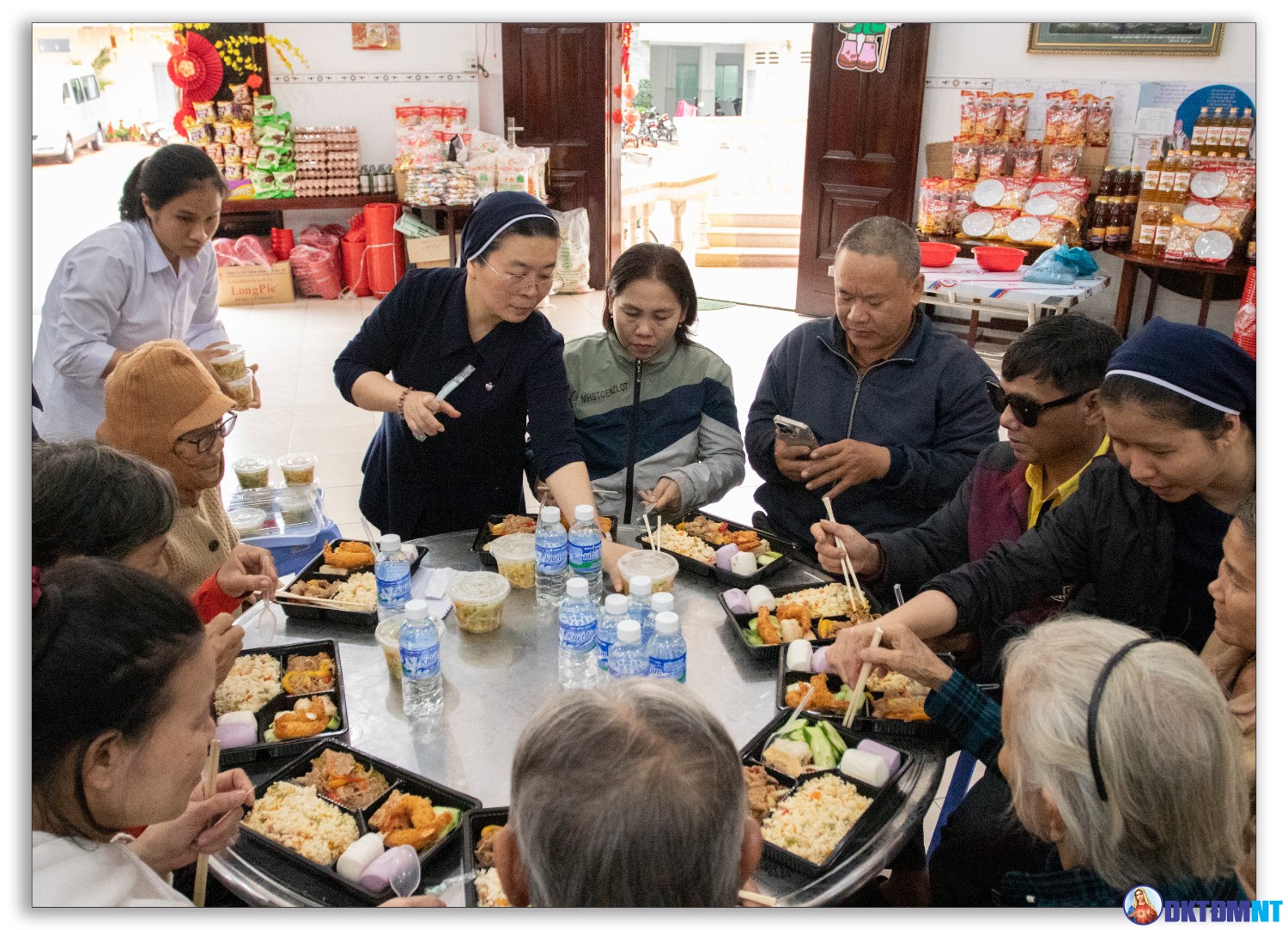 Tiệc Tất Niên và Hội Chợ Xuân 2025 cho Những Người Kém May Mắn do Hội dòng Khiết Tâm Đức Mẹ tổ chức