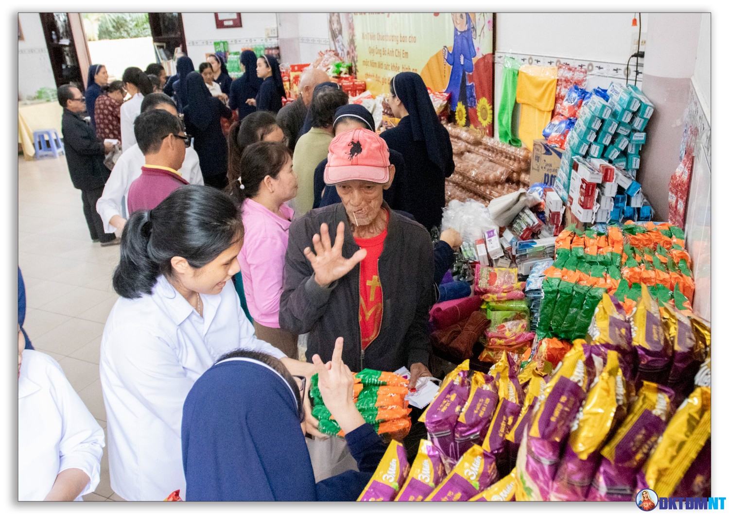 Tiệc Tất Niên và Hội Chợ Xuân 2025 cho Những Người Kém May Mắn do Hội dòng Khiết Tâm Đức Mẹ tổ chức