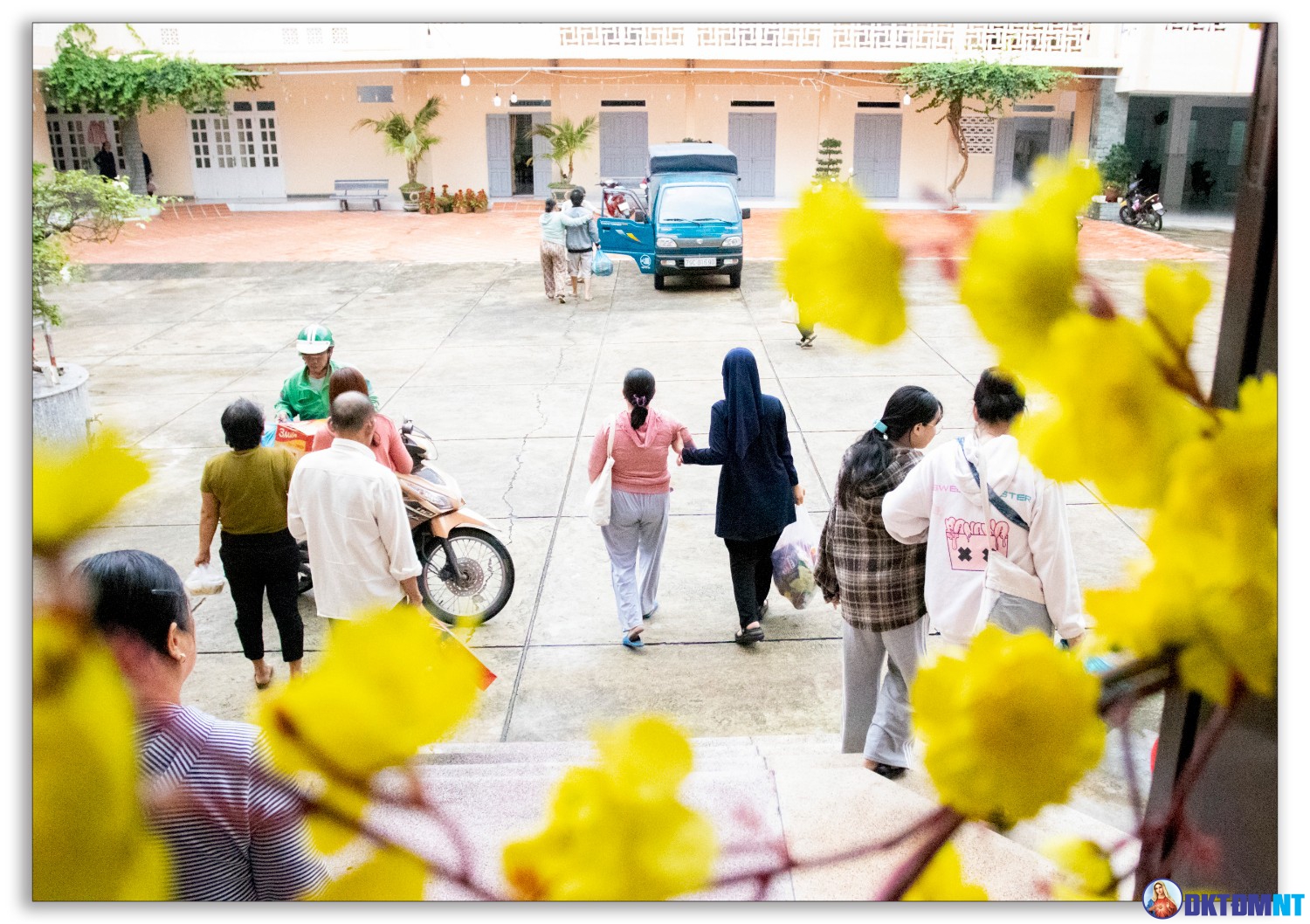 Tiệc Tất Niên và Hội Chợ Xuân 2025 cho Những Người Kém May Mắn do Hội dòng Khiết Tâm Đức Mẹ tổ chức