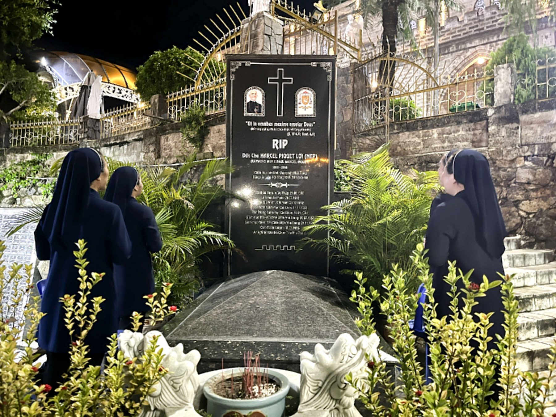 Tìm Về Miền Đất Hứa